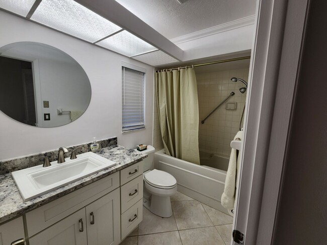 Building Photo - MOVE IN SPECIAL 33% OFF FIRST MONTH RENT! ...