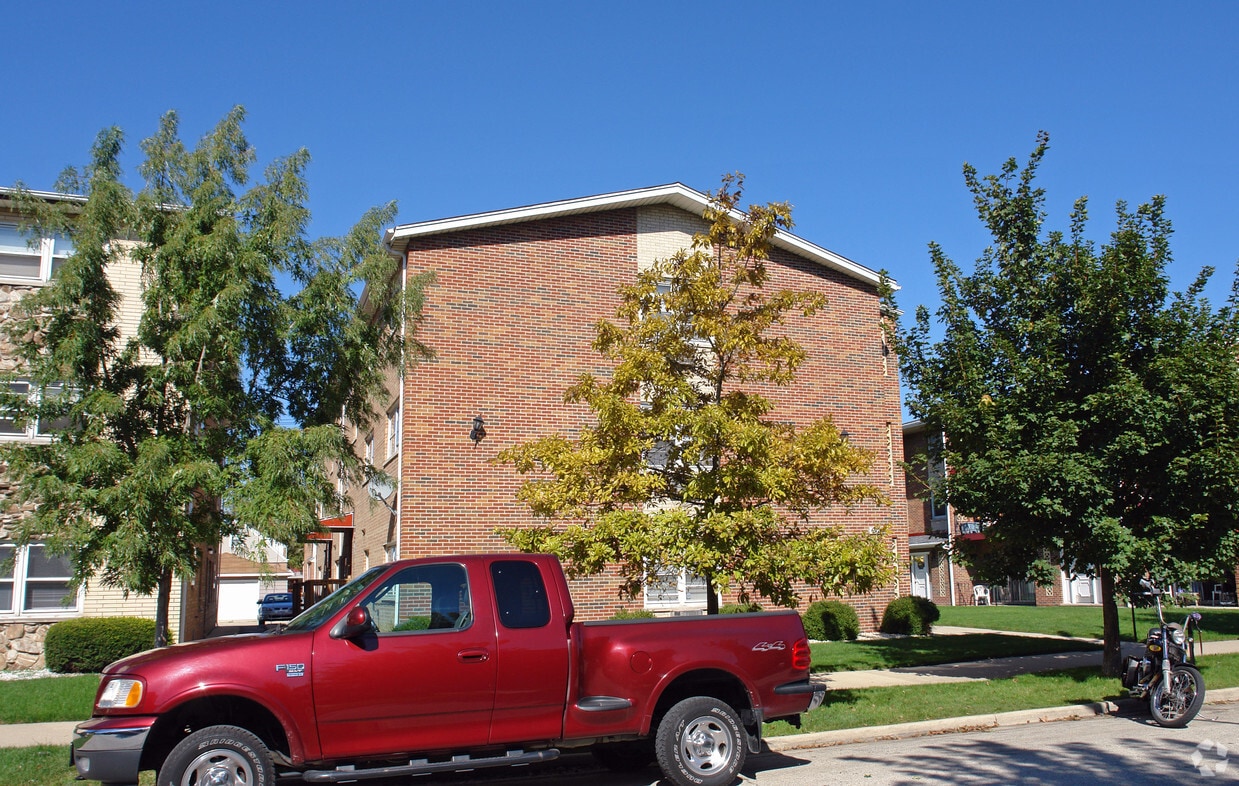 Building Photo - 6436 W 64th Pl