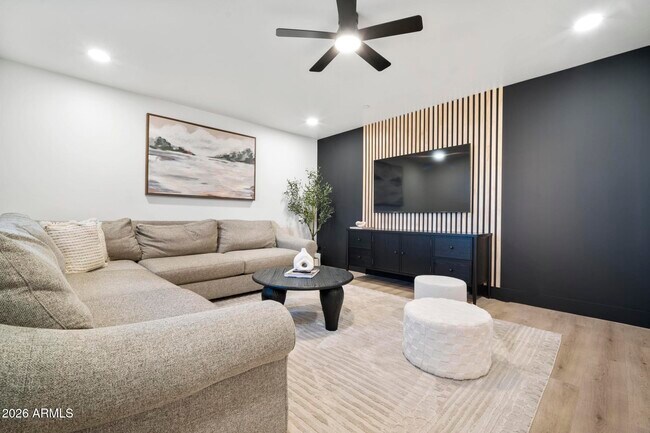 Foto del edificio - 8513 E Indianola Ave