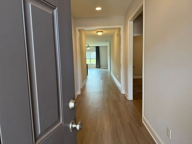 Building Photo - Look and lease in Athens .,M8 N766 M,