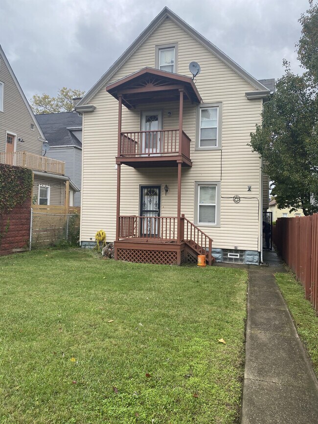 Building Photo - 2160 W 33rd St