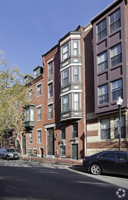 Building Photo - 9 Waltham St