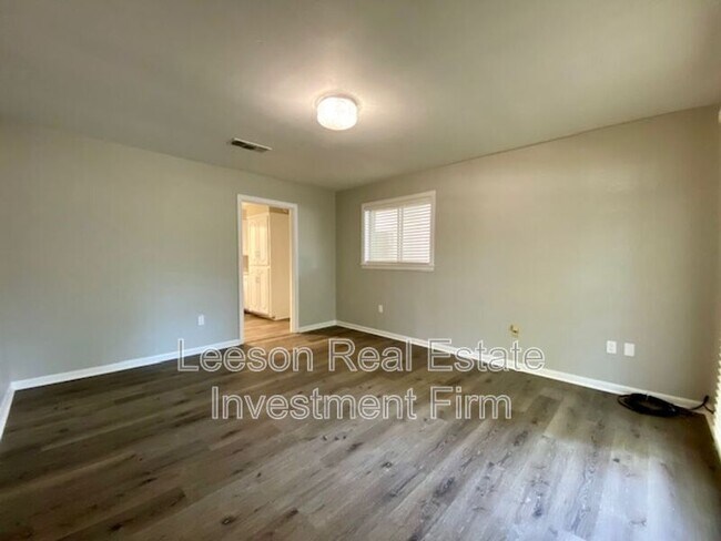 Foto del edificio - 845 Elmdale St