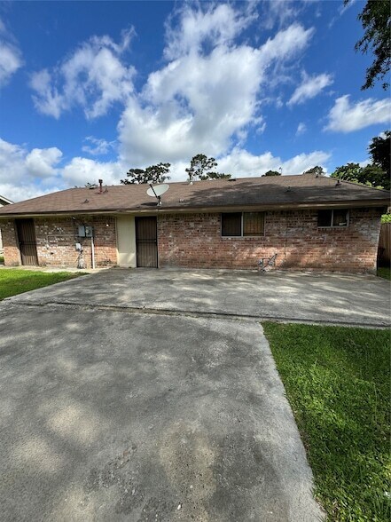 Foto del edificio - 6414 Bluestone Dr