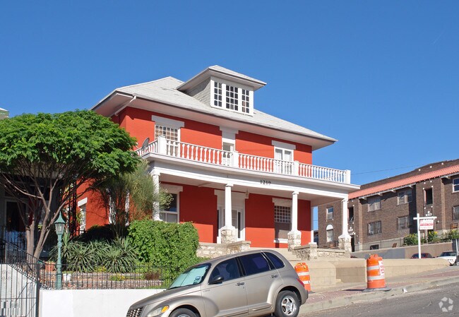 Foto del edificio - 1219 N El Paso St