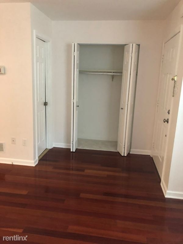 Building Photo - 3 br, 2.5 bath Townhome - 235 Lawndale Ave