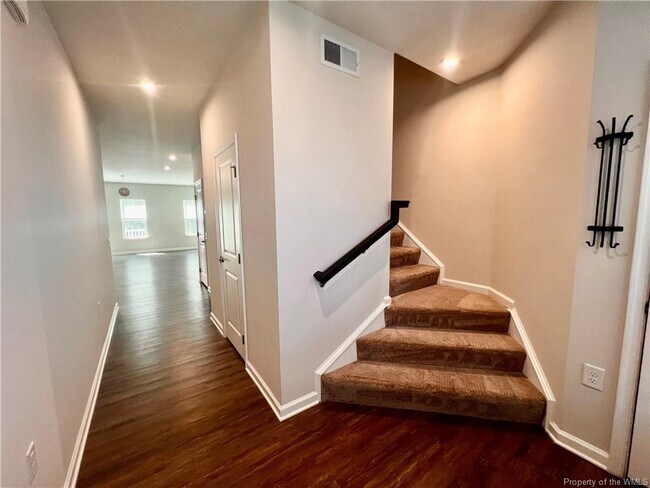 Building Photo - 121 Capeside Ct