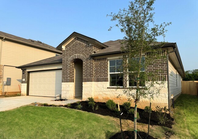 Foto del edificio - 4 BR + OFFICE/ 3 BA in Seguin - 2042 SF on GREENBELT - Arroyo Ranch!