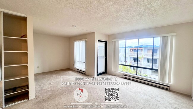 Photo - Beautiful studio on the top floor with ton... Apartment