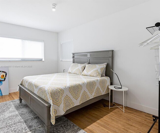 Foto del edificio - 740 SW 9th St