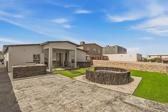 Foto del edificio - 4 bedroom with outdoor kitchen, fully landscaped in 79928