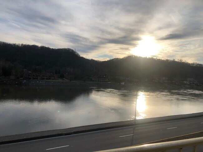 Foto del edificio - 2061 Kanawha Blvd E