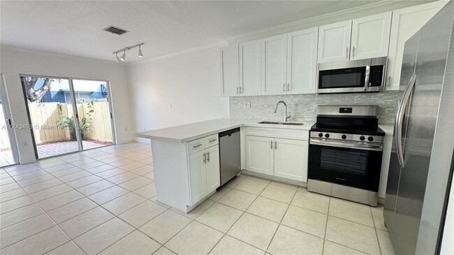 Foto del edificio - 9465 SW 77th Ct