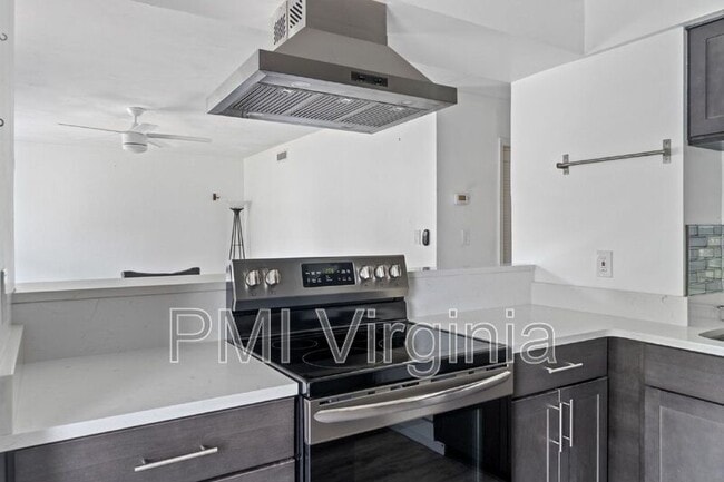 Building Photo - 1301 Hampton Blvd