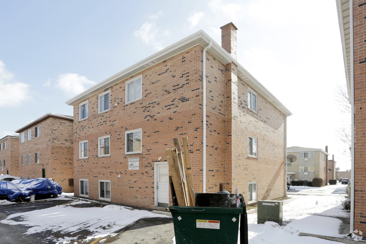 Building Photo - 9220 Sally Ln