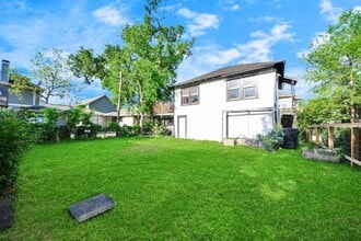 Building Photo - 1523 Waverly St