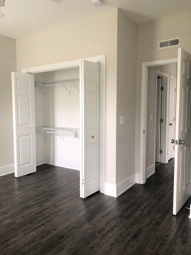 Building Photo - 605 W 5th North St Unit D FOR RENT!