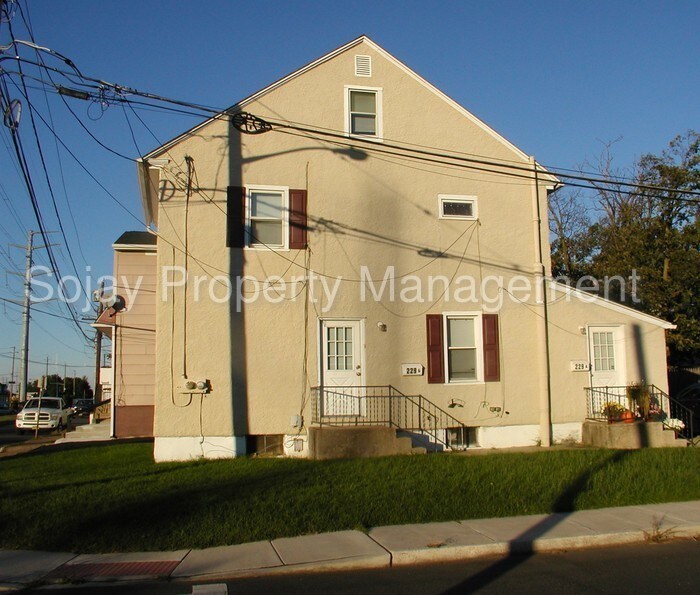 229 Station Ave Unit B, Westville, NJ 08093 Room for Rent in