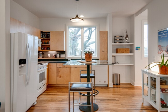 Foto del edificio - 2513 White Ave