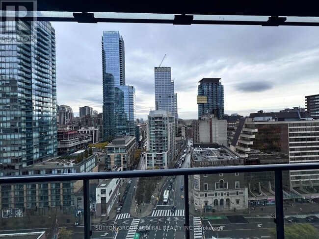 Photo du bâtiment - 825 Church St