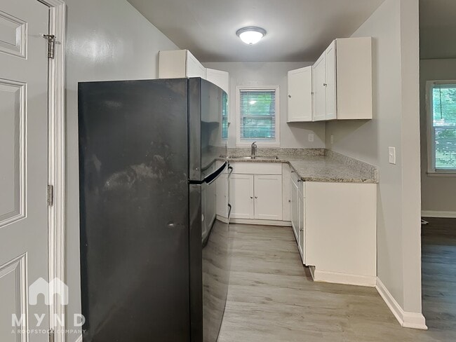 Building Photo - 438 Greenhill Way