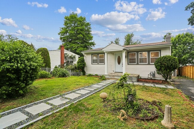 Photo - 203 Woodland Rd House