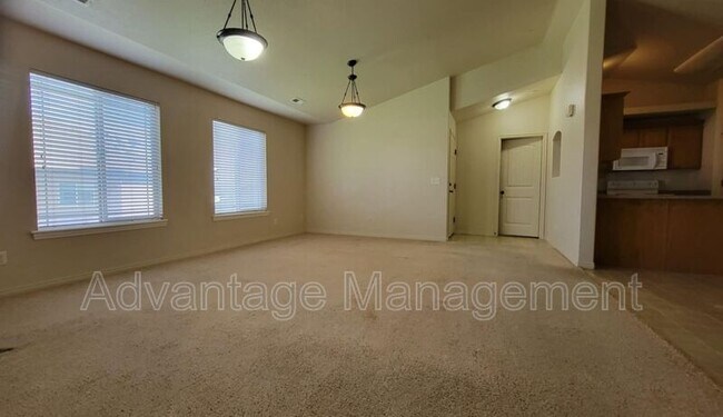 Foto del edificio - 3569 E Rock Creek Rd