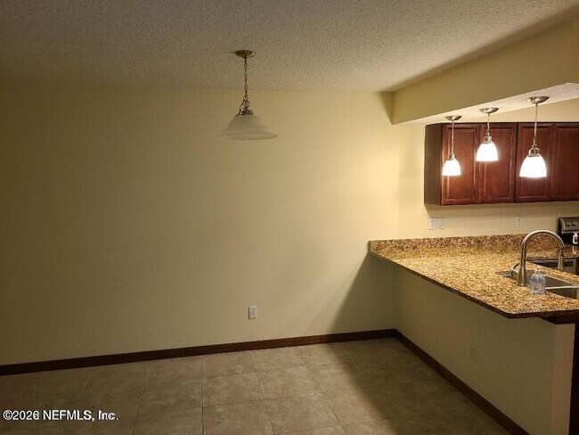 Foto del edificio - 5673 Bennington Dr