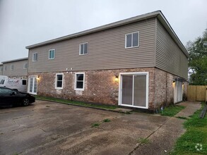 Building Photo - 209 River Oaks Dr