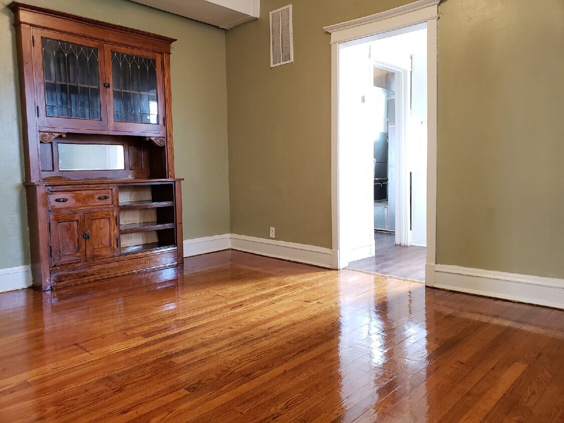 Dining Room - 3508 N Broadway St