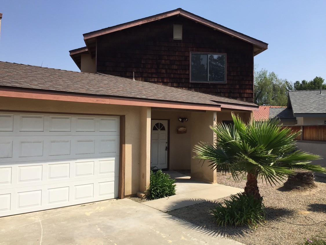 Entry, Attached Garage, and Upstairs - 4422 W Douglas Ave