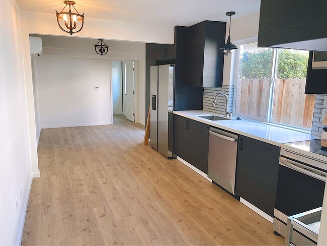 Building Photo - 1008 Ridgeview Dr