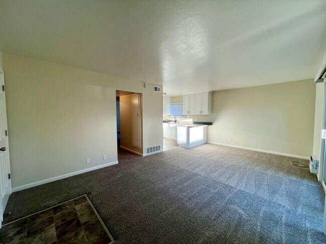 Foto del edificio - Renovated 2-bedroom, 1-bath Unit