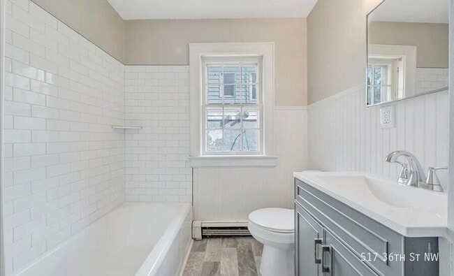 Building Photo - 517 36th St