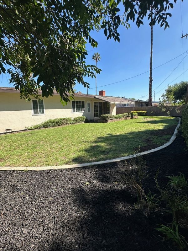 Foto del edificio - 4841 N Darfield Ave