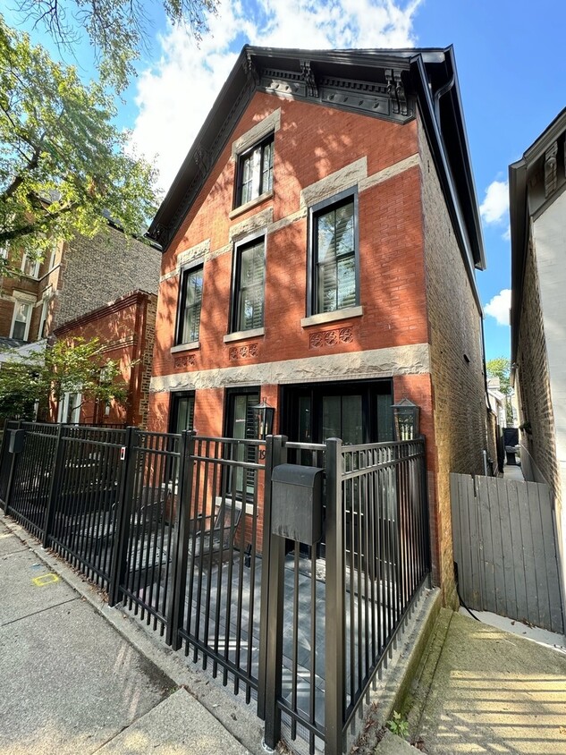Primary Photo - 1930 N Honore St