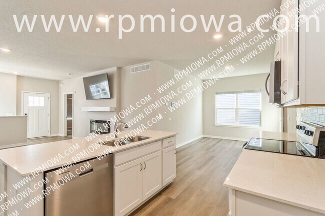 Building Photo - CHARMING HOME!!  3 Bedroom, 2.5 Bathroom H...