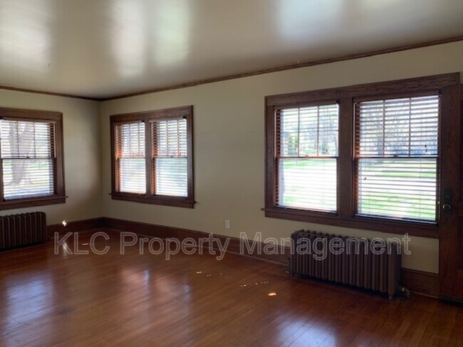 Foto del edificio - 4321 University Ave