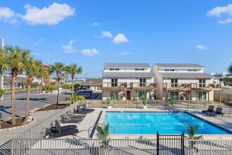 Building Photo - 8115 Thomas Dr