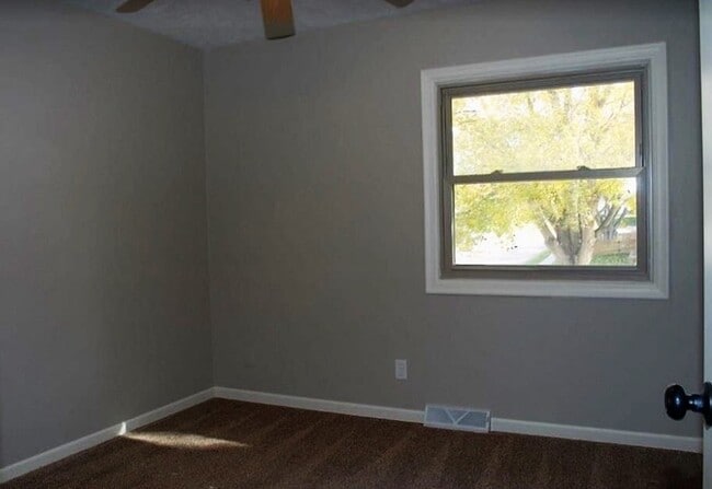 Building Photo - 3304 S 158th St