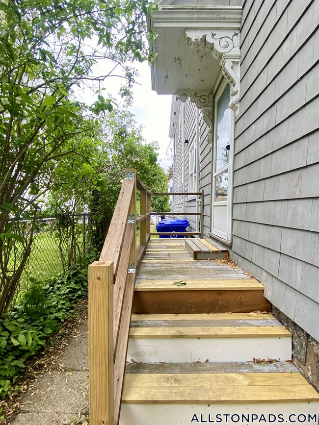 Building Photo - 5 Aldie St
