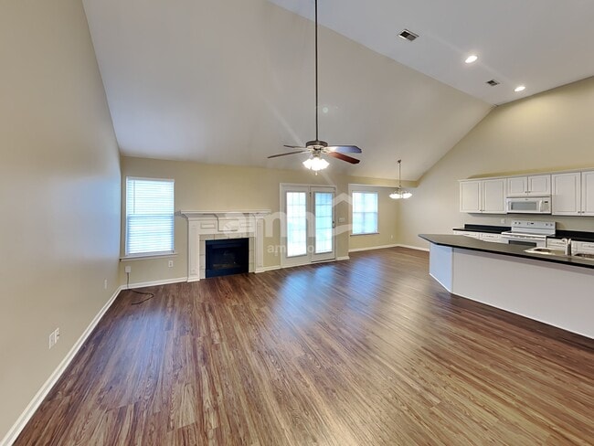 Building Photo - 1005 Matheus Dr