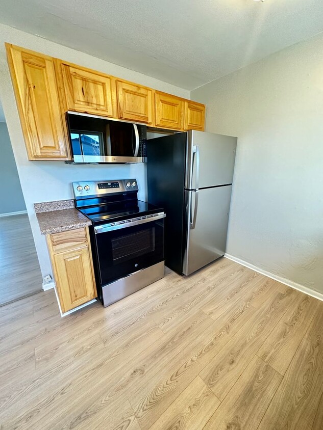 Primary Photo - 2Bedroom 1Bath Large Back yard Newly remod...