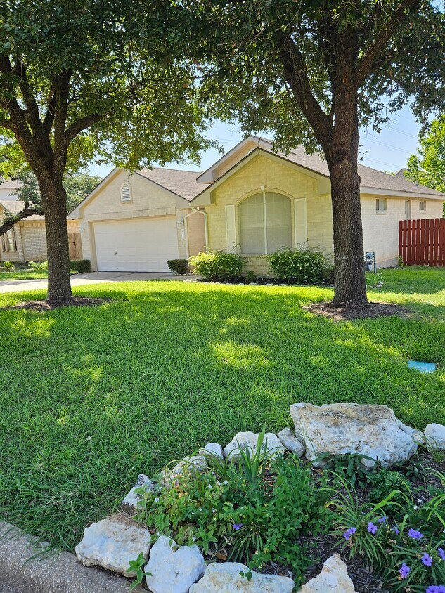 Foto principal - 1002 Woodview Dr