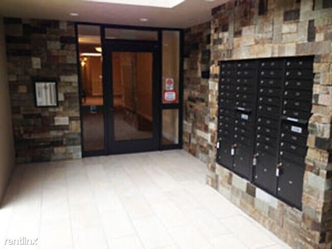 Building Photo - 1301 W Hillsdale Blvd