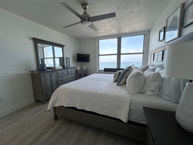 Foto del edificio - 2899 Collins Ave