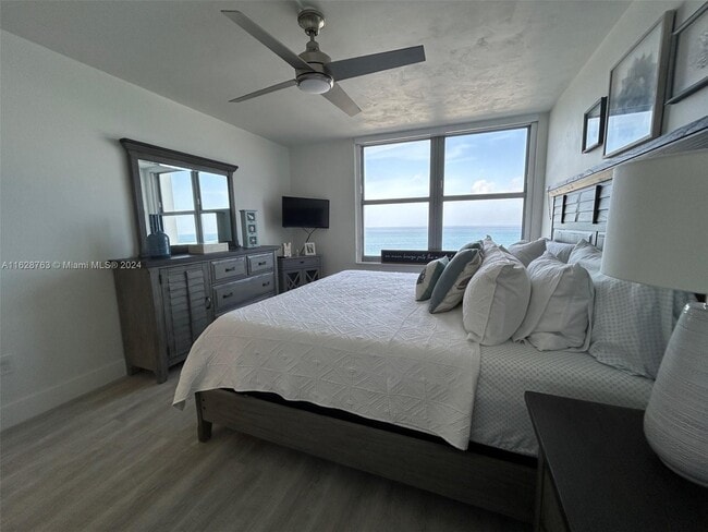 Building Photo - 2899 Collins Ave