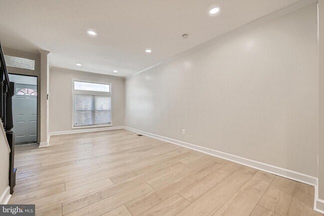 Building Photo - 2450 McCulloh St