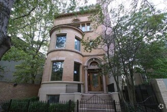Building Photo - 1352 N La Salle Dr