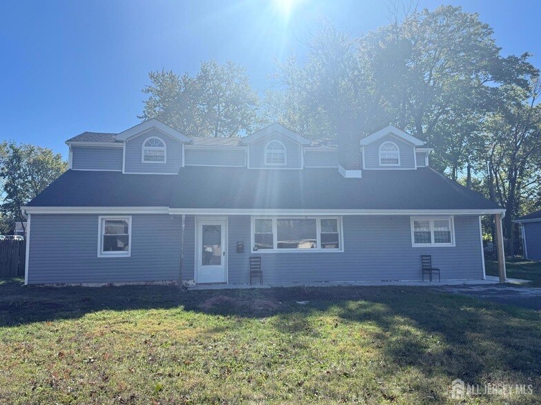 Foto principal - 19 Lahiere Ave